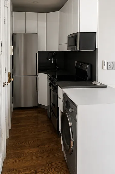 330 E 35th St #52 — Photo 3