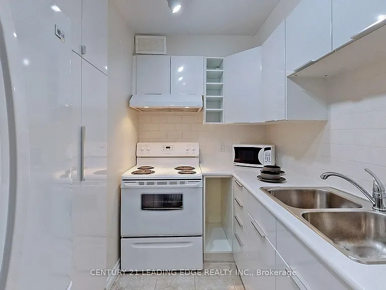 335 Lonsdale Rd #109 — Photo 4