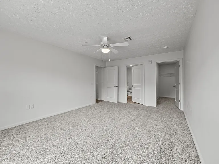 Whispering Creek Apartments — Photo 25