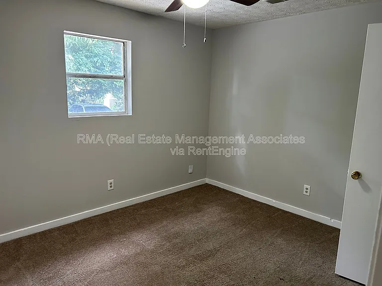 413 N Hill St #B — Photo 4