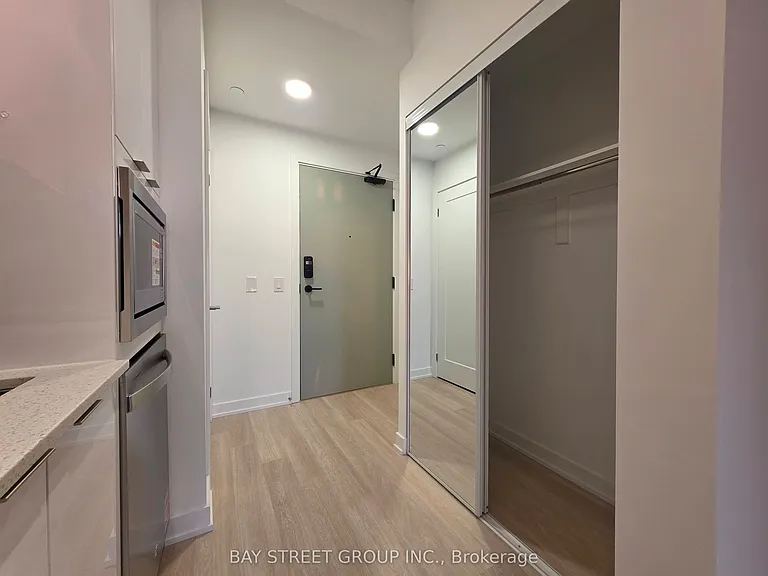 5105 Hurontario St #2009 — Photo 3