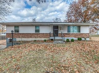 207 E Lois St, Lansing, KS 66043