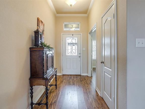 4th image of 309 Hidden Lake Ct