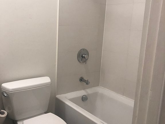 2nd image of 1428 Steiner St #1