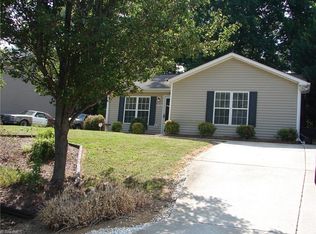 2540 Eight Oaks Dr, High Point, NC 27263