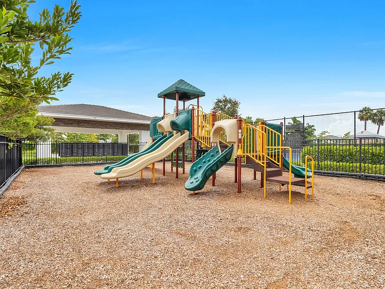 1304 Whitcombe Dr — Photo 28