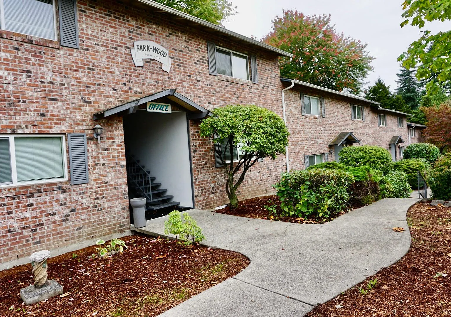 Parkwood Court Apartments — Photo 2