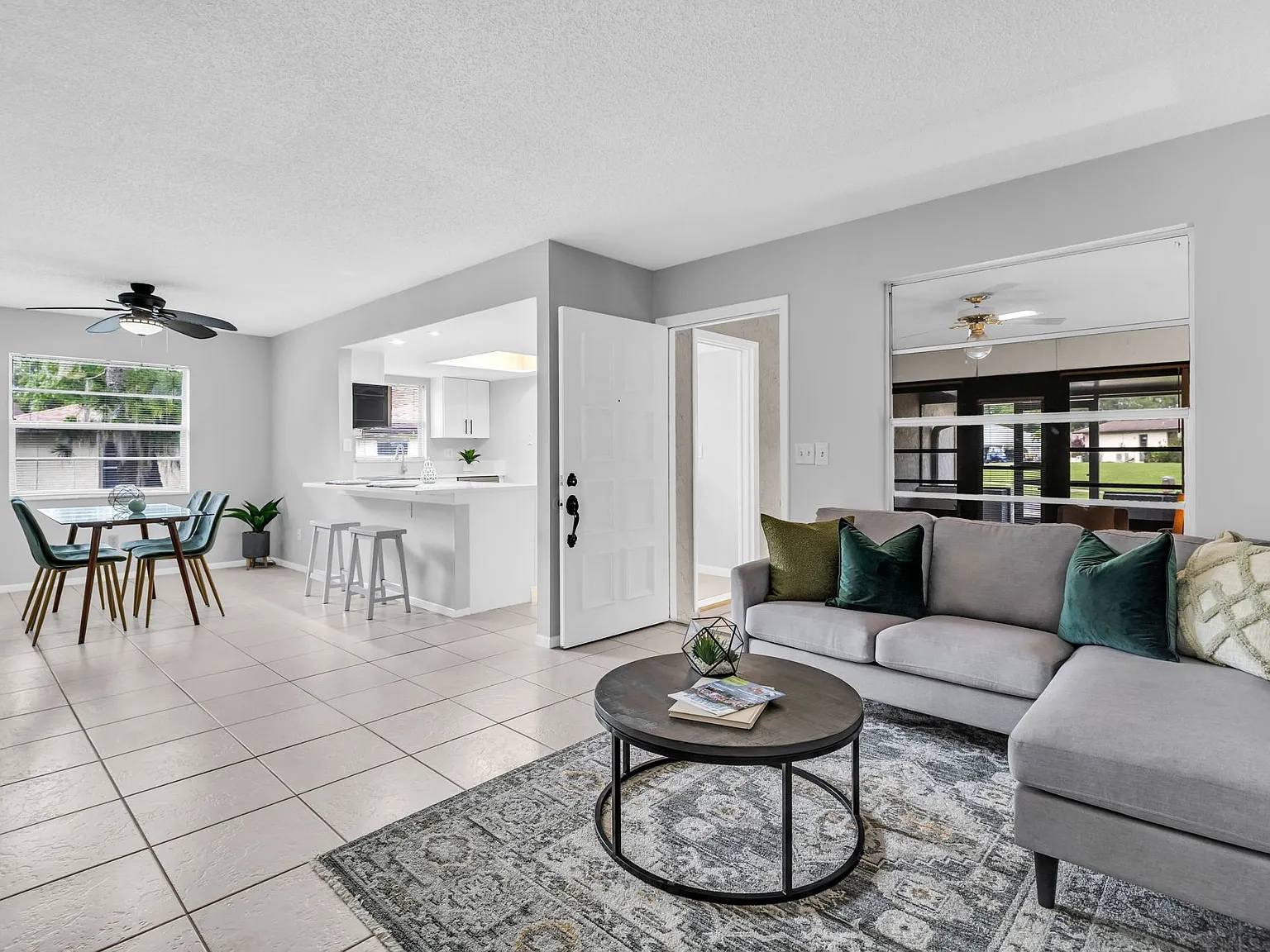 2 bed, 1289 sqft, $2,200 — Photo 3