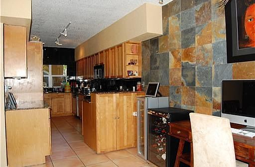 5th image of 3157 Royal Palm Ave