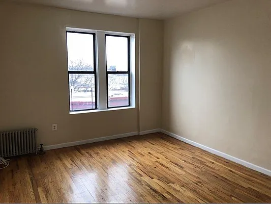 Rented by Arwell Realty | media 8