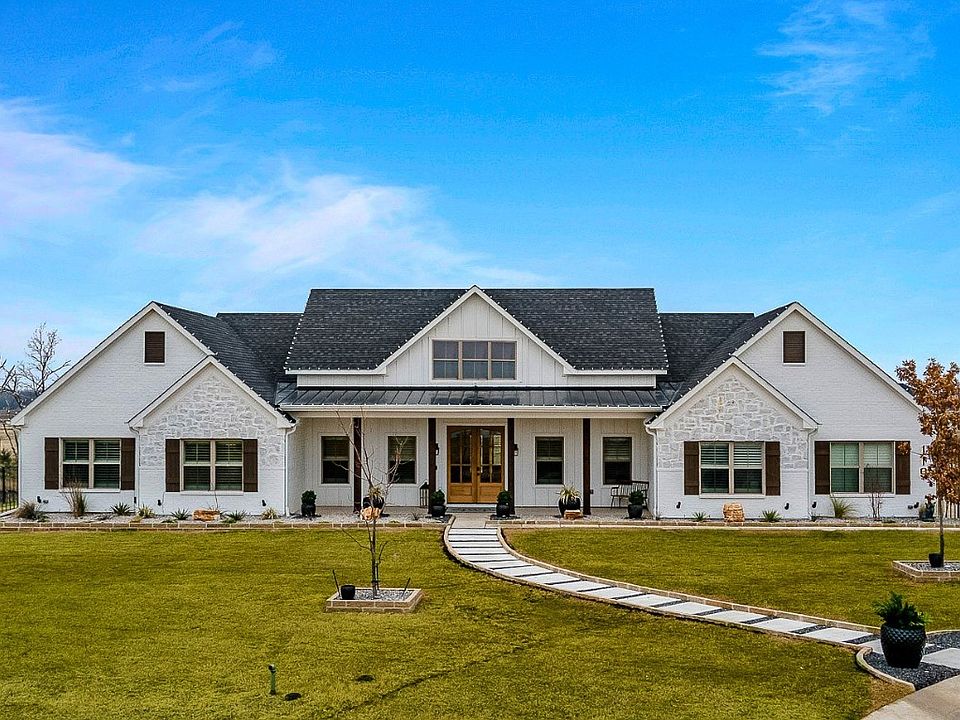 1st image of 119 Fox Den Cir