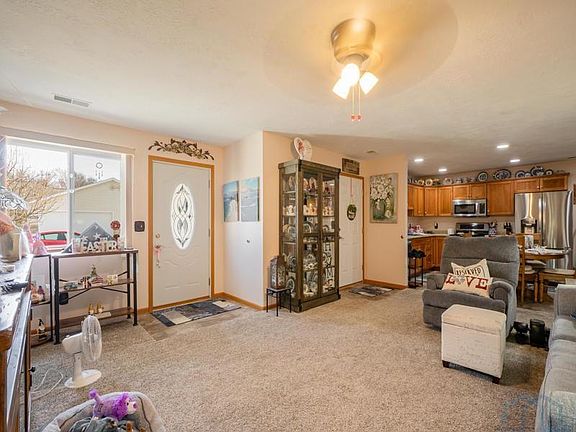 5th image of 1111 Meadow View Ct Unit 3