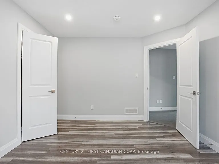 2775 Oriole Dr #UPPER — Photo 28