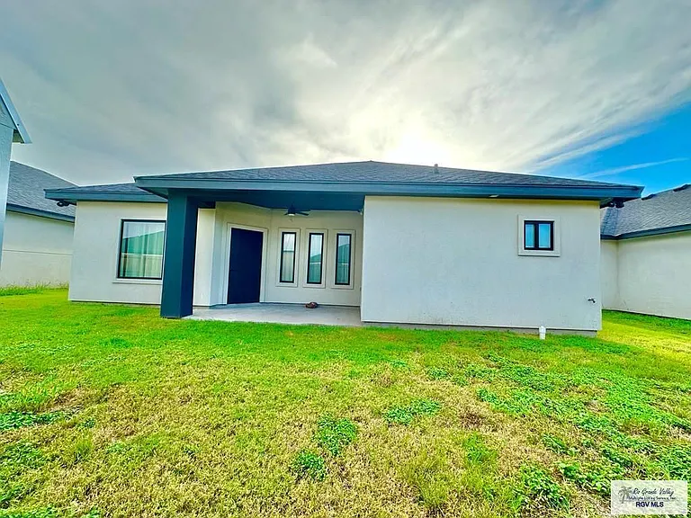 401 Tamarindo Ln — Photo 32