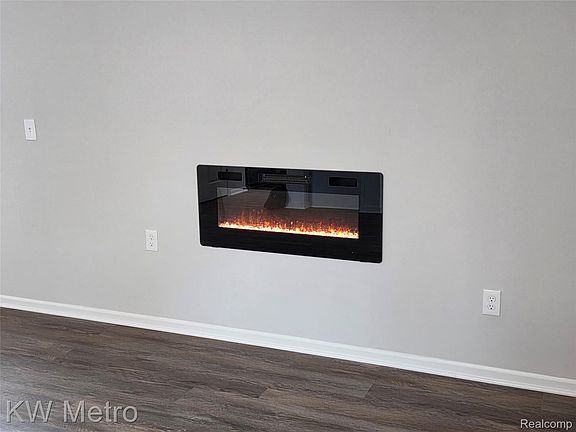 5th image of 1116 E Hayes Ave