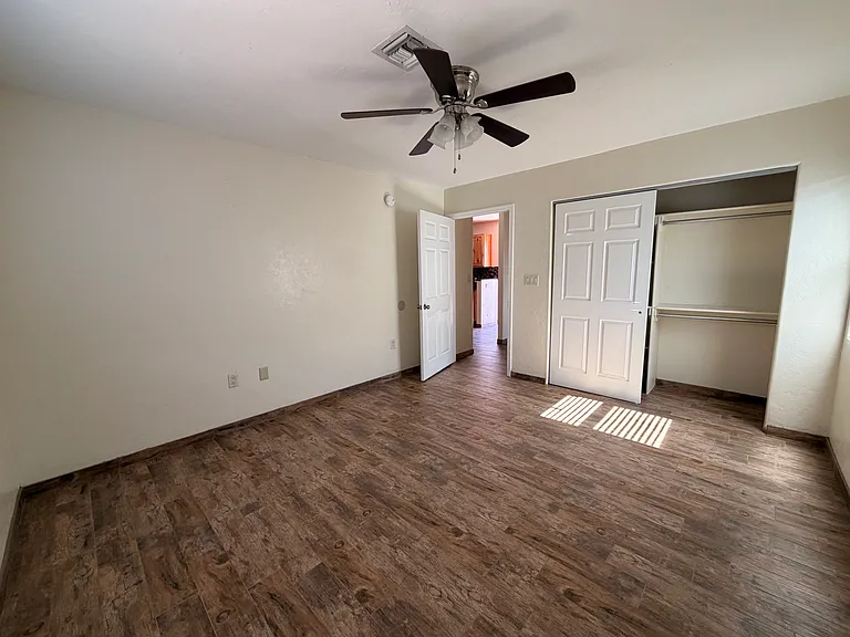 830 E 8th St #2 — Photo 30