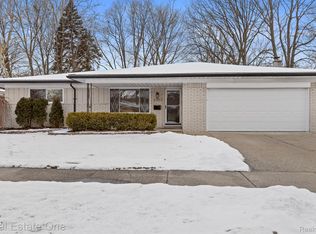 27817 Santa Ana Dr, Warren, MI