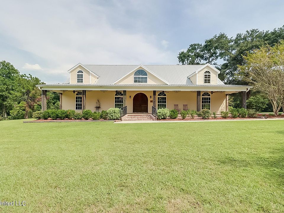 1st image of 9096 N Pine Dr