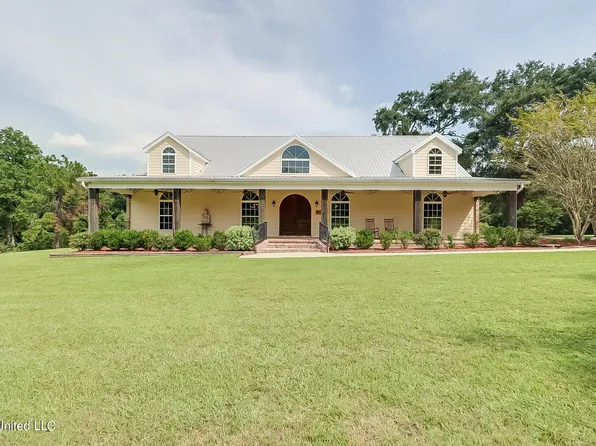 9096 N Pine Dr, Pass Christian, MS 39571