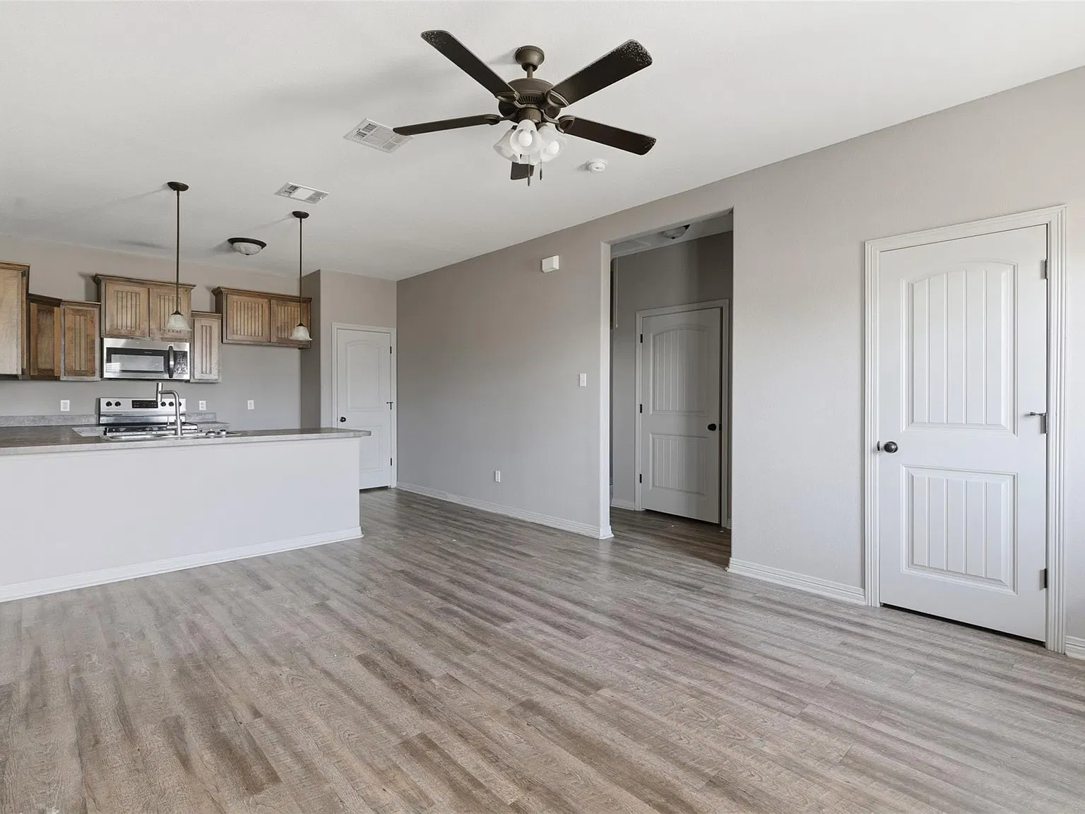 101 W Capps St; Rio Vista 76093 - B — Photo 2