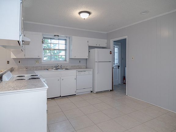 5th image of 111 Valencia Dr