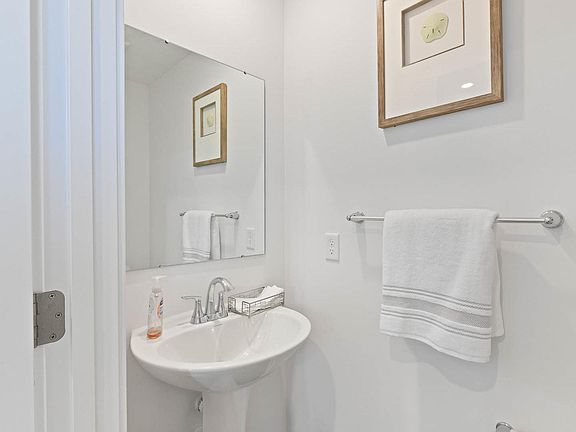 5th image of 36 Henderson Ln S