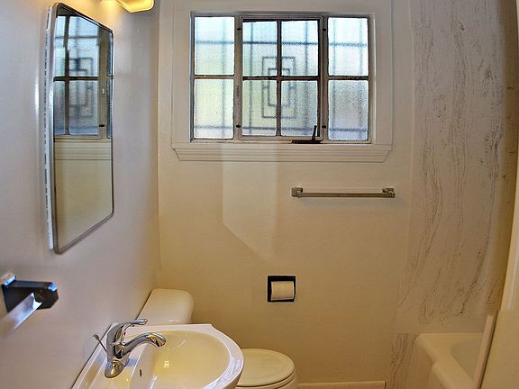 5th image of 2117 Coal Pl SE