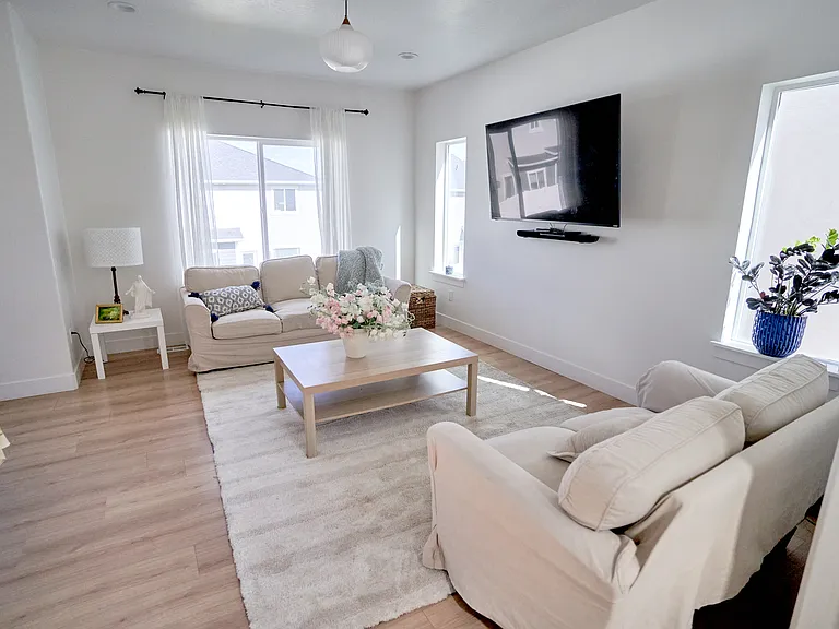 7256 N Green Pasture Ln — Photo 4