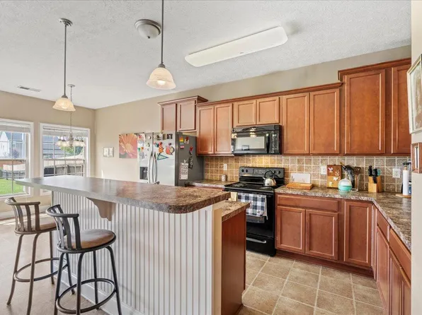 196 Gleneagles Way, Versailles, KY 40383