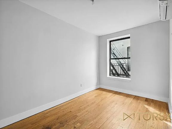 4th image of 1597 Sterling Pl #3L