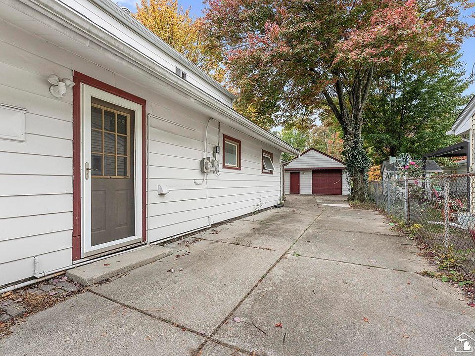 35851 Hazelwood St, photo 21