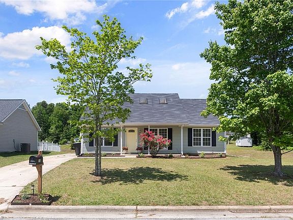 4th image of 703 Brushy Fork Dr