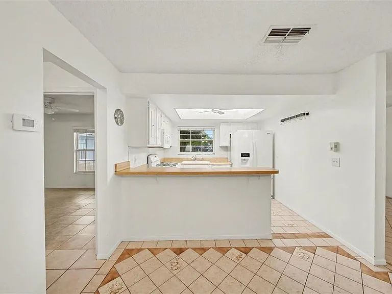 5033 Loyola Ln — Photo 12