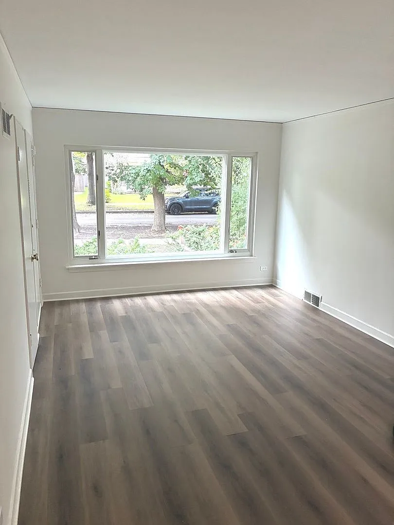 2 bed, 1000 sqft, $1,900 — Photo 2