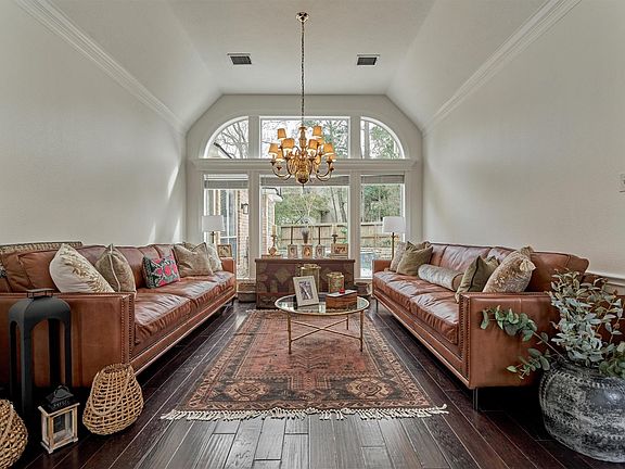 5th image of 91 Wind Ridge Cir