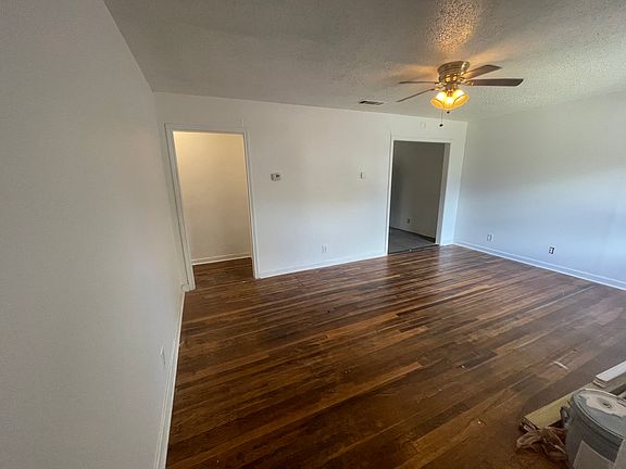 3rd image of 804 Northside Dr