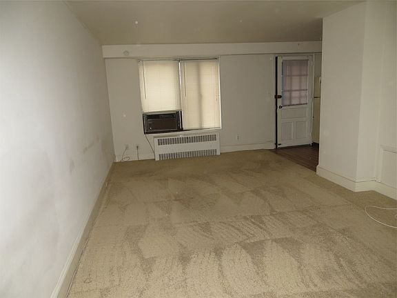 4th image of 1581 N Colonial Ter APT 101