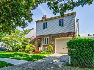 980 N 5th St, New Hyde Park, NY 11040