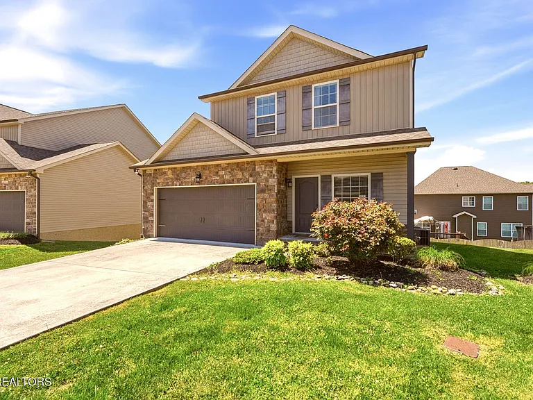 1635 Silver Spur Ln — Photo 2