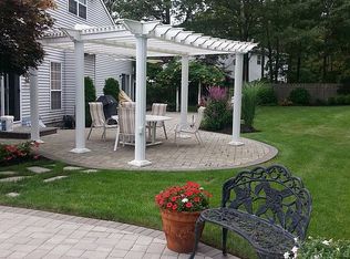 15 Morning Glory Dr, Lake Grove, NY 11755