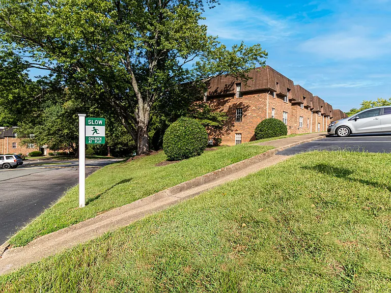 Willow Oaks Apartments — Photo 40