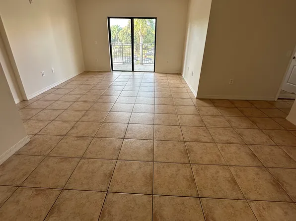 9340 Fontainebleau Blvd, Miami, FL