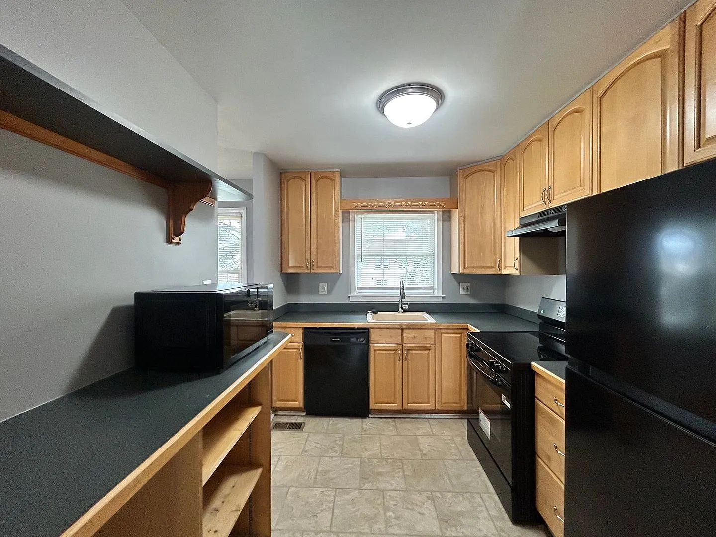 Baltimore - 3 Bedrooms and 1.5 baths Available! — Photo 1