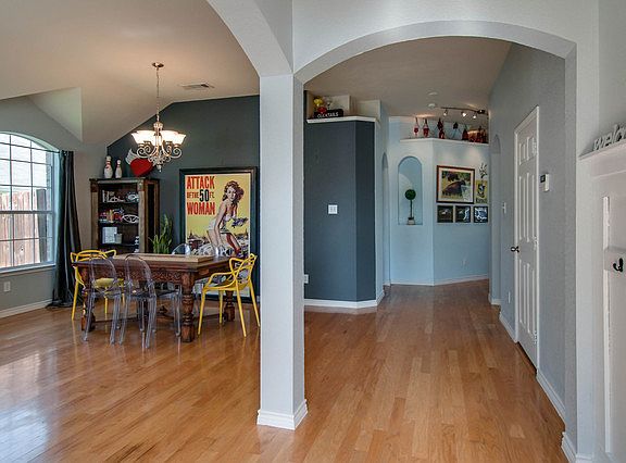 4th image of 405 Willow Vista Dr