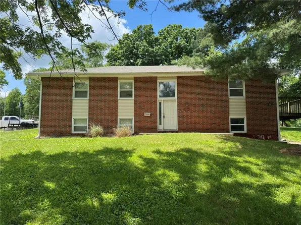 3006 S Santa Fe Rd, Independence, MO 64055