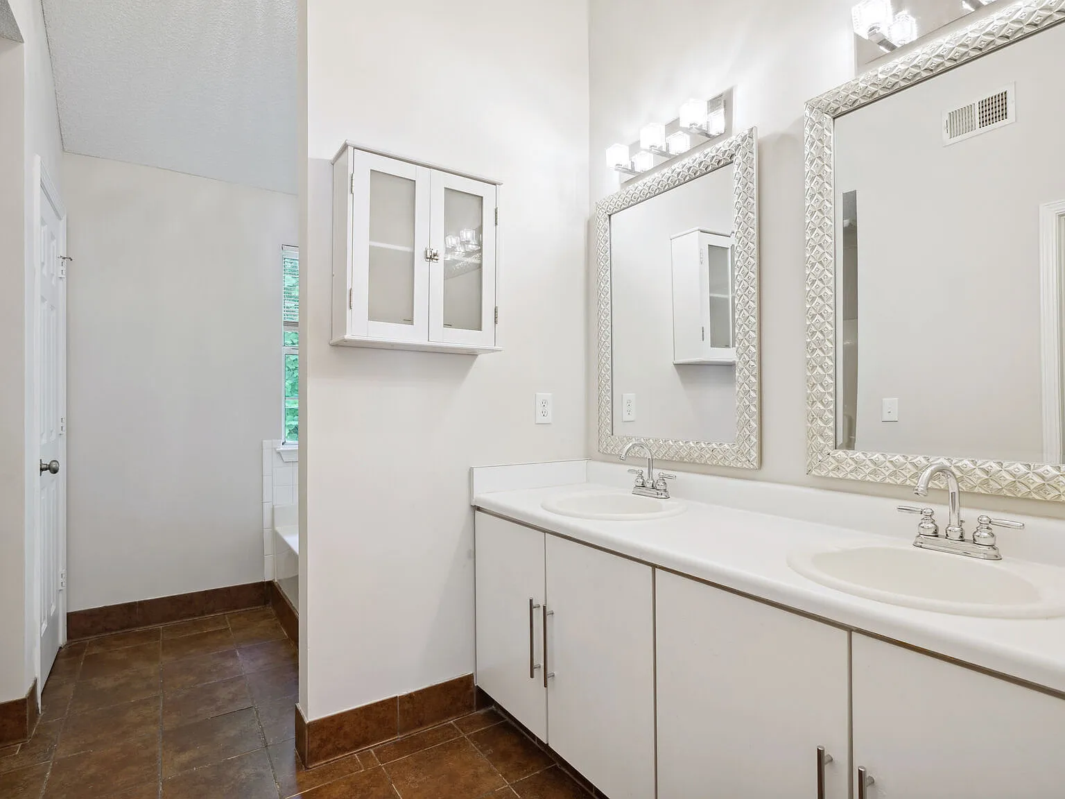 3836 Riverview Bnd — Photo 4