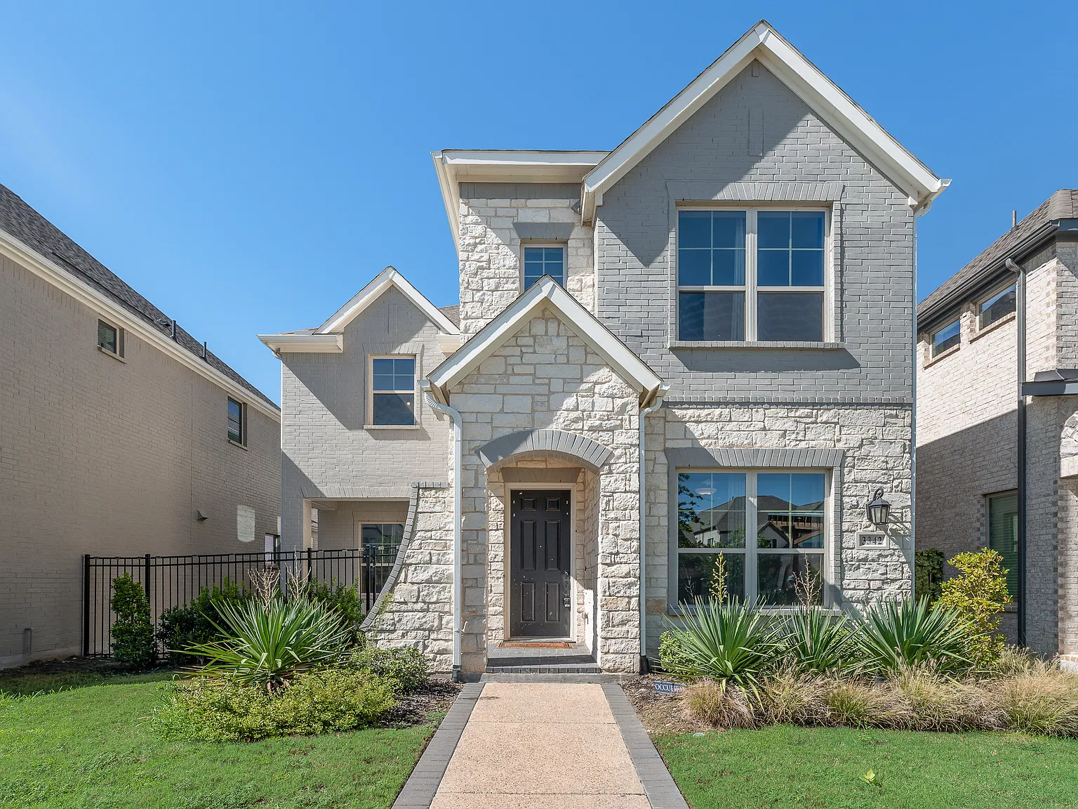 4 bed, 2.5 bath, 2334 sqft, $3,300 — Photo 4