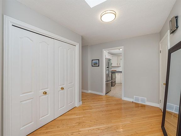 3rd image of 1736 Smith Ln