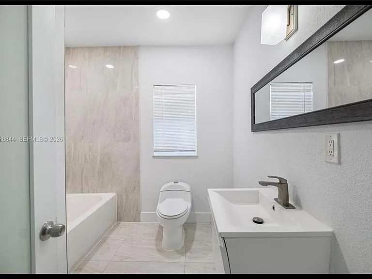 529 NW 42nd St — Photo 27