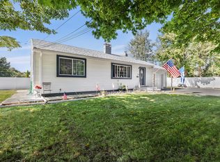 17 Windward Way, Southampton, NY 11968